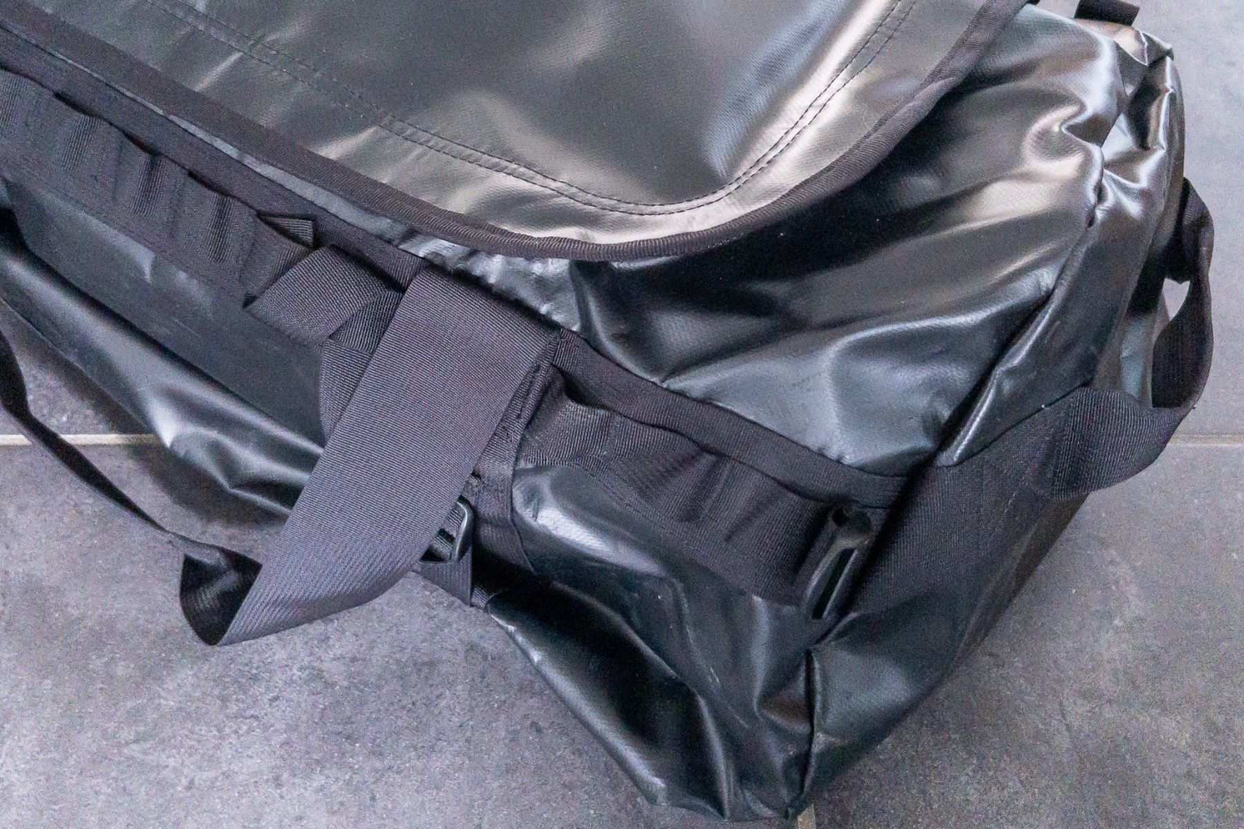 North Face Taschen: The North Face Base Camp Duffel L, schwarz – Gebraucht aus Berneck von Tschikka 6