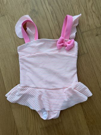 Süsser Badeanzug Grösse 0-3 m rosa-weiss gestreift,