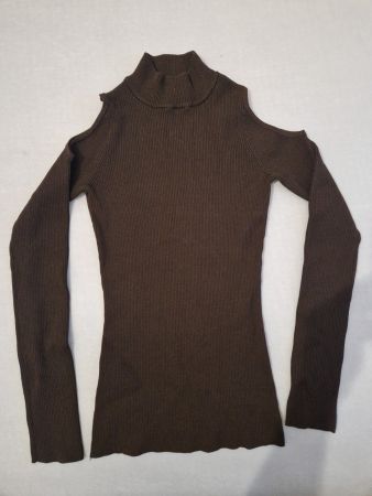 MANGO Rollkragenpullover Off-Shoulder
