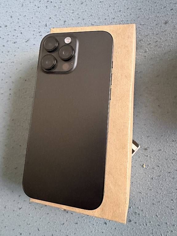 Portables: iPhone 16 pro Max 512 GB – Neuf avec emballage d'origine à Villeneuve VD par dav_hf2q