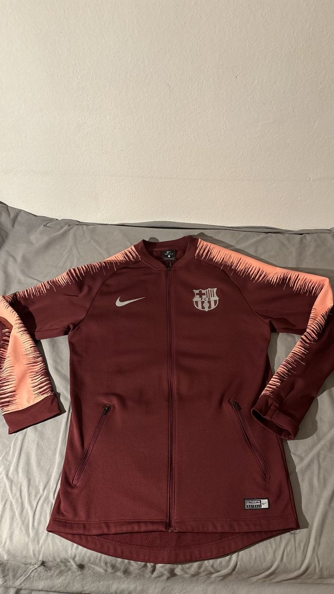 FC Barcelona Canottiere & Pantaloni: Survêtement Barcelone  – Usato da Genève venduto da Nathanwatchch