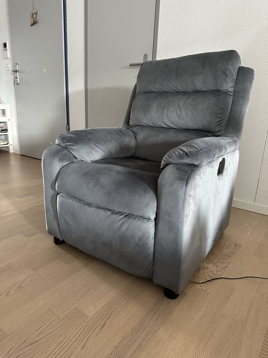 Poltrone: Elektrischer Relaxsessel mit Liegefunktion - neuwertig – Nuovo (secondo la descrizione) da Wallisellen venduto da solon.martakis 1