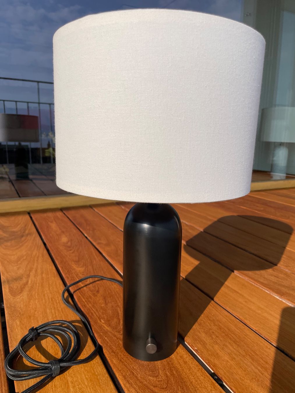 Lampade: Gubi Gravity Table Lamp Small - Black/White - Like new #1 – Nuovo (secondo la descrizione) da Meilen venduto da TN20 1