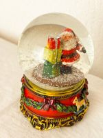 Schöne Schneekugel mit Weihnachtsmann - Winterdeko!