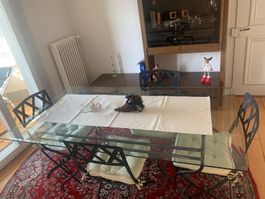 Tisch mit Glasplatte und 4 Stühlen, Top Zustand!