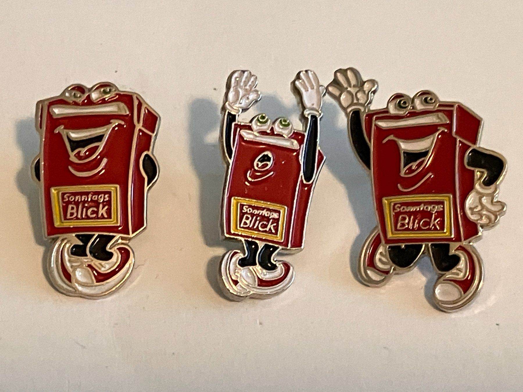 Placchette & Badge: 3 Pin Sonntagsblick – Usato da Basel venduto da djwwpp