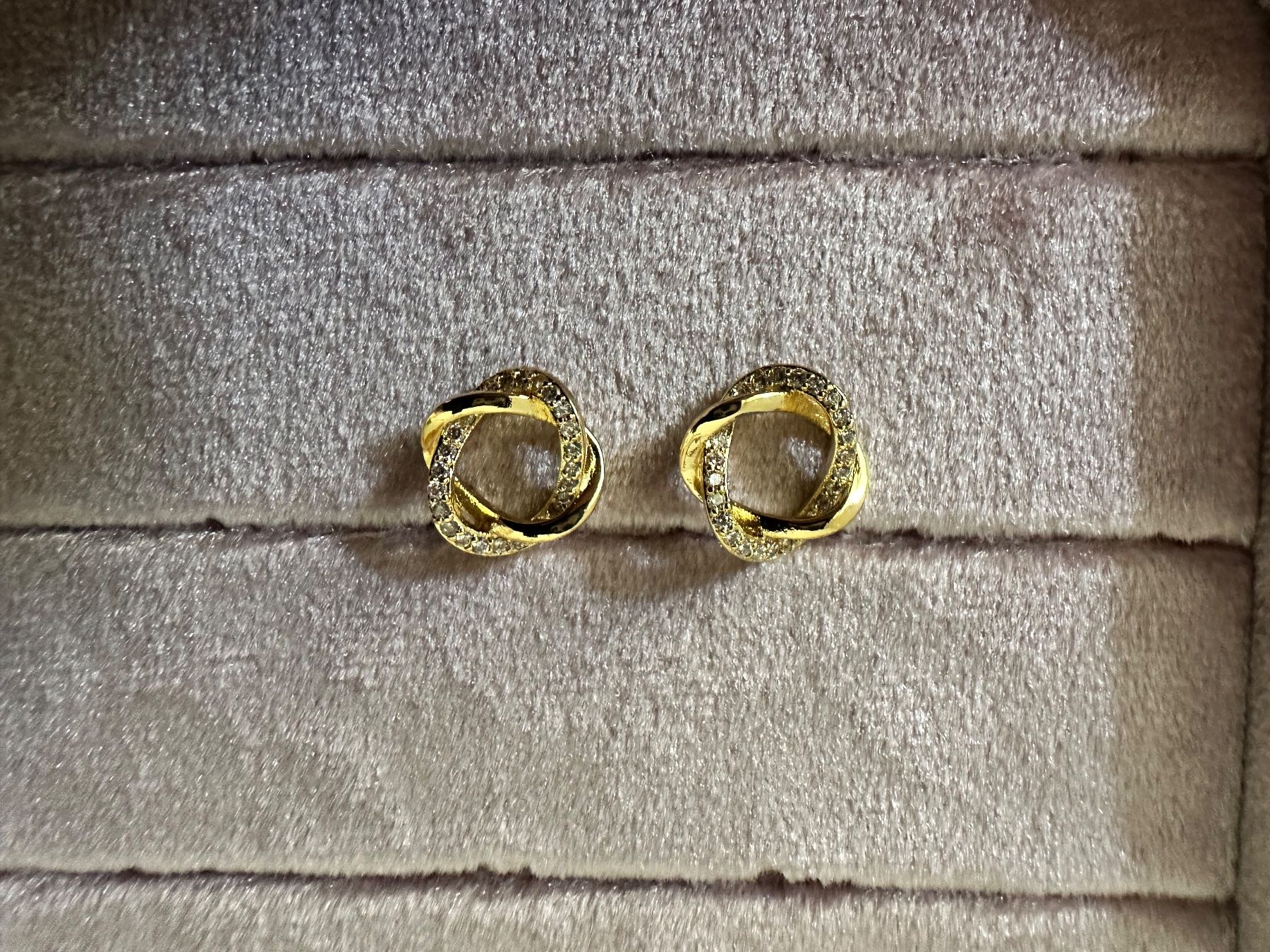 Orecchini pendenti & Orecchini a lobo: Goldene knotenform Ohrstecker – Usato da Adliswil venduto da kik_9xns 1