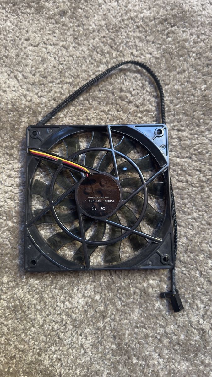 Ventilatori: Ventilateur PC 12V 0.3A 19dB 3-pin – Usato da Vuippens venduto da Anna_as