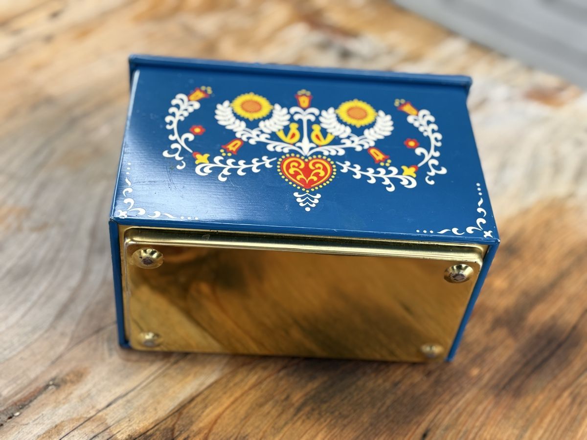 Tutte le decorazioni: Dose mit schwedischen Blumendesign – Usato da Würenlos venduto da Ashley24 3