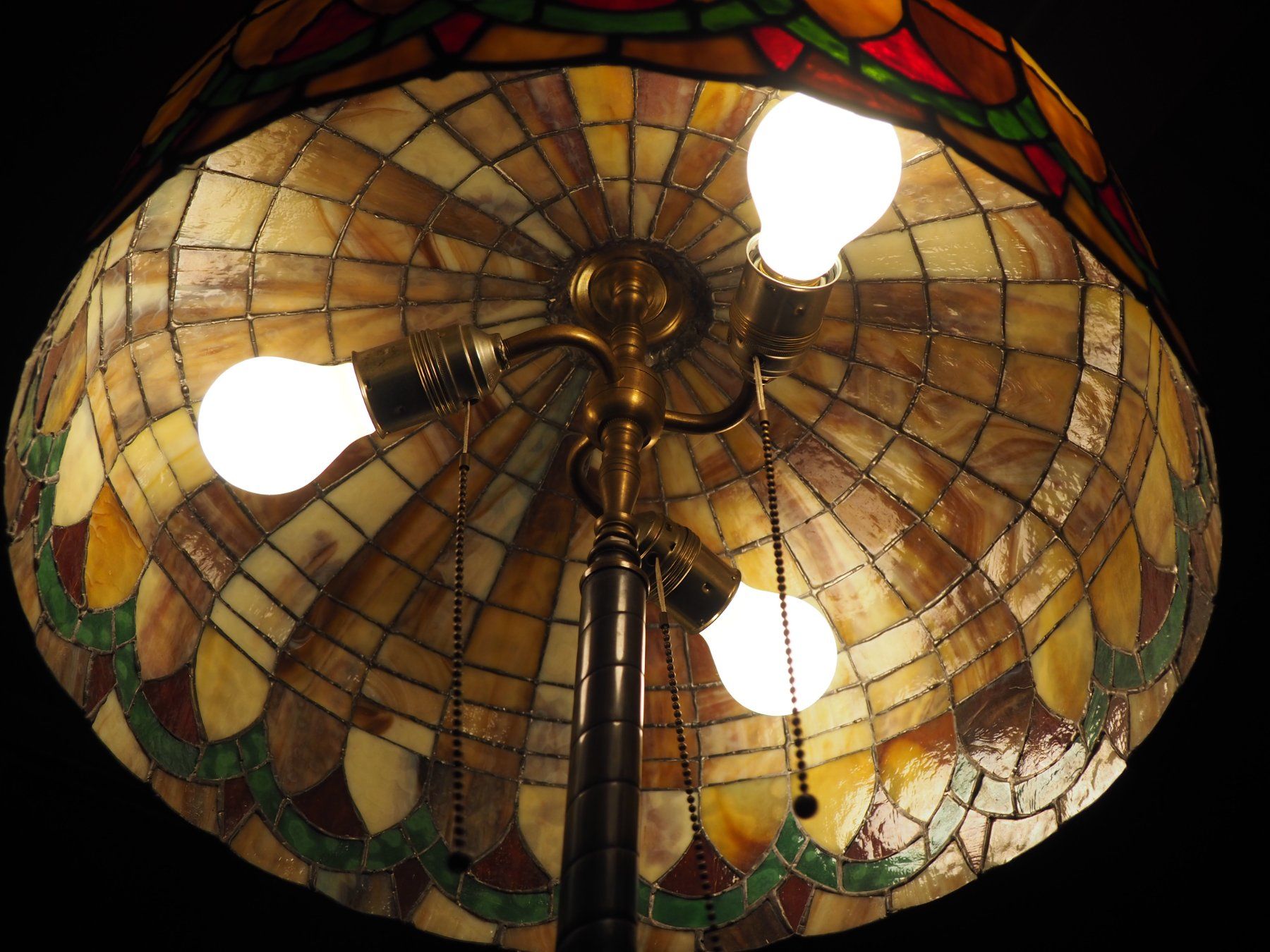 Lampade: Tiffany Style Stehlampe mit 3 Birnen – Usato da Schänis venduto da Wewu 2
