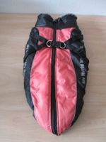 WARM WATTIERTER HUNDEMANTEL MIT INTEGRIERTEM GESCHIR L 65CM