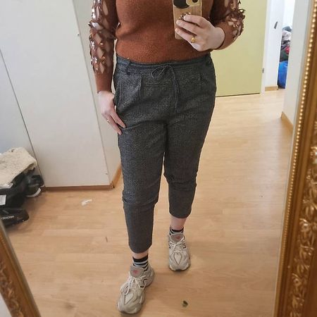 Schöne karierte Stoffhose von Only in Grau, Grösse 38