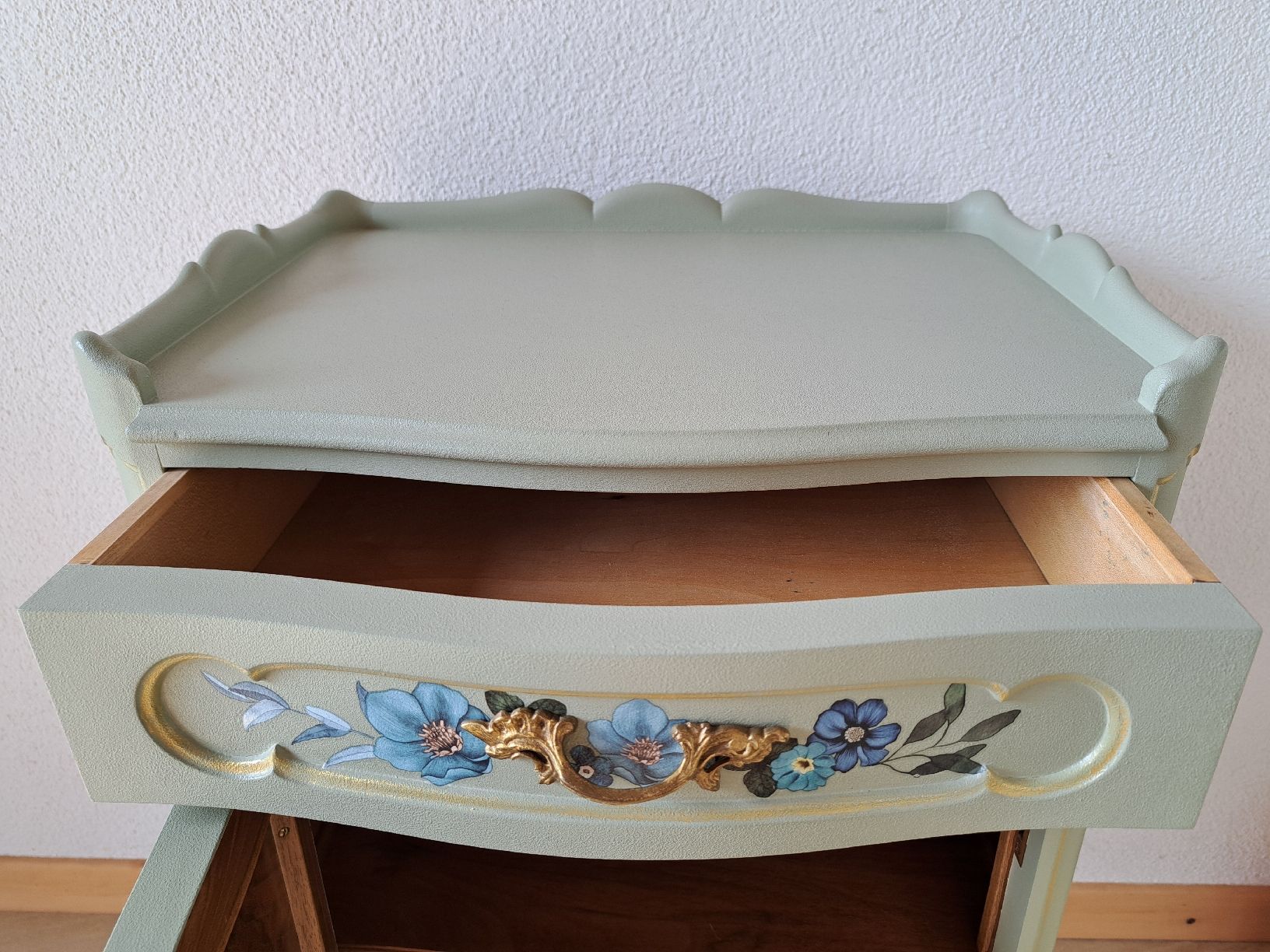 Cassettiere: Wunderschönes Beistellschränklein im Rokoko-Stil – Usato da Urswil venduto da Deko-Meise 3
