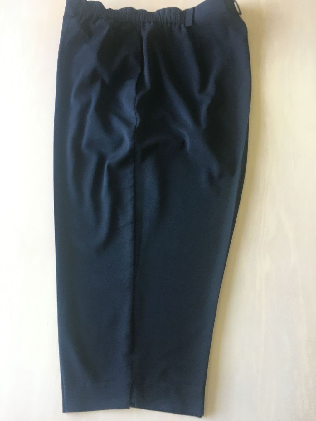 Pantaloni: Capri-Hose, wadenlang, Gr.48, schwarz – Usato da Russikon venduto da Pebblybeach
