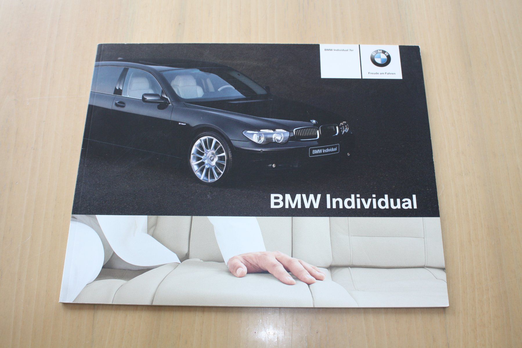 BMW Dokumente: BMW Individual Prospekt 7er 2004 – Gebraucht aus Wikon von erwin400