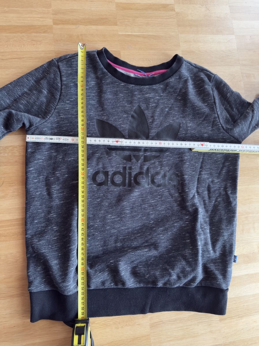 Adidas Maglioni & Felpe: Grauer Adidas Pulli mit Logo, Grösse S – Usato da St Gallen venduto da Berta343 5