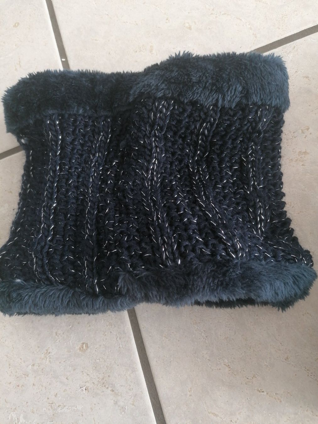 Lotti di vestiti: Neues 2 Teil WinterMütze Halstuch Set – Nuovo (secondo la descrizione) da Lostorf venduto da Luelostorf 3