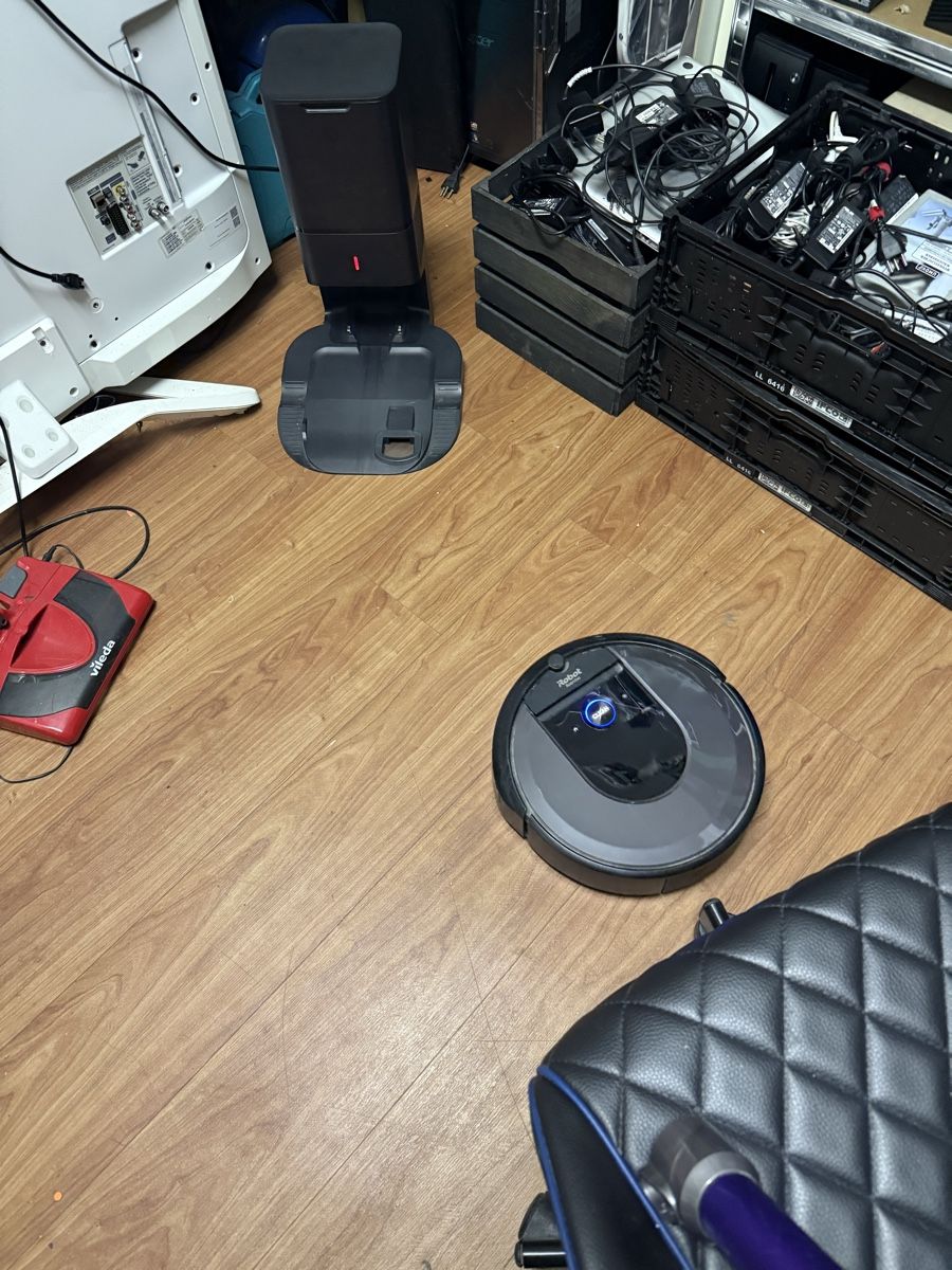 Irobot Aspirapolveri & Accessori: iRobot Roomba i7+ Saugroboter mit Absaugstation - Top! – Usato da Birsfelden venduto da mah_6yvz 4