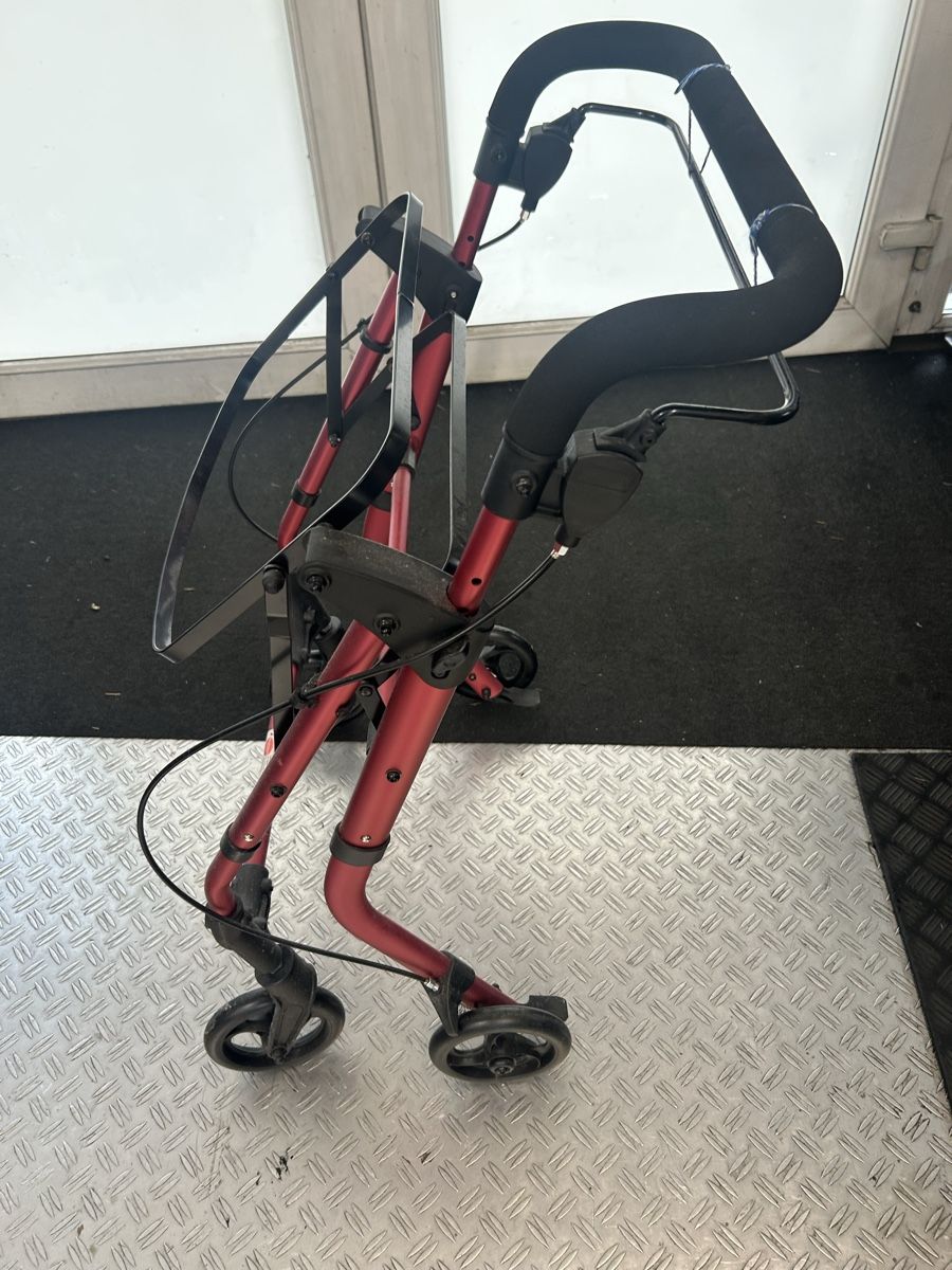Ausili per la deambulazione: Rollator (klappbar) – Usato da Basel venduto da Nyarlatothep 3