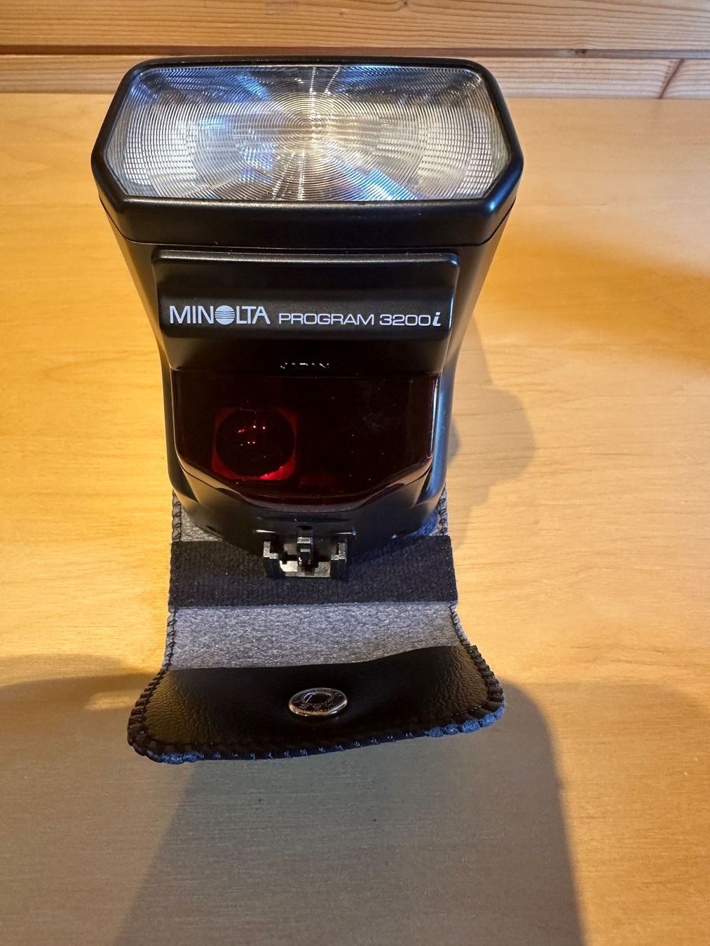 Minolta Blitze: Minolta Programm Flash 3200i Blitzgerät – Gebraucht aus Ins von urs_8lkd