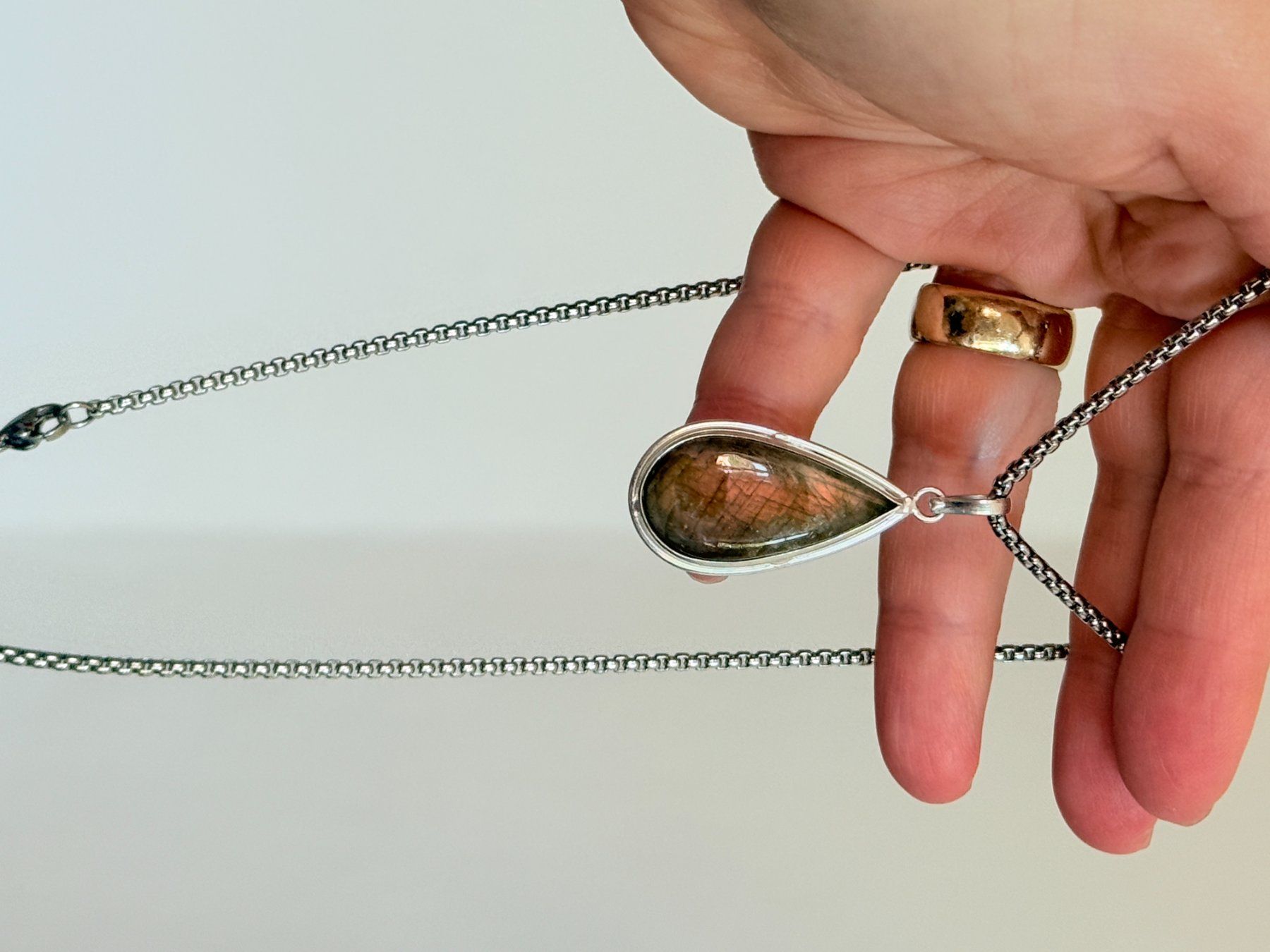 Catenine: Collier vintage avec pendentif pierre Labradorite – Nuovo e nell'imballaggio originale da Genève venduto da AWWA 8