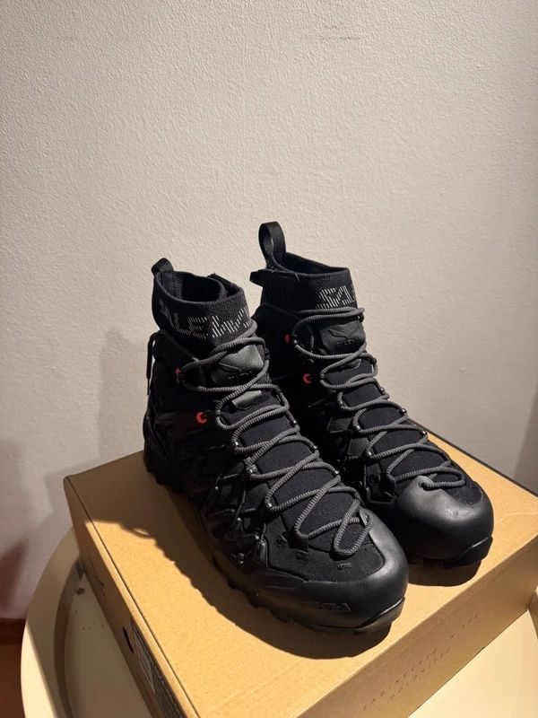 Salewa Scarpe da donna: Salewa Boots black size 39 like new – Nuovo (secondo la descrizione) da Winterthur venduto da ali_l6mq 1