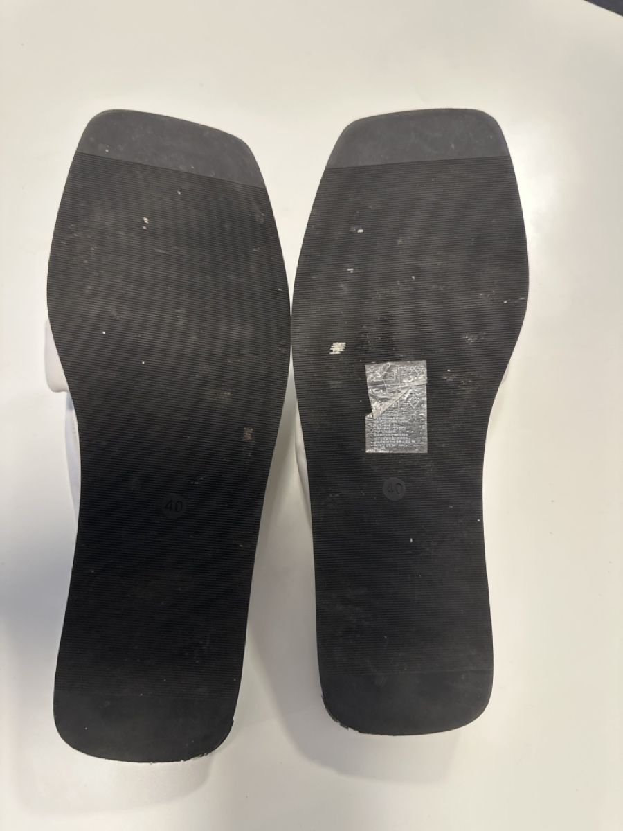 H&M Scarpe da donna: H&M Pumps weiss Grösse 40 neuwertig – Usato da Rheinfelden venduto da DIY-Swiss 2