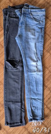 2 Skinny-Destroyed Jeans Hosen schwarz und blau Grösse 40/31