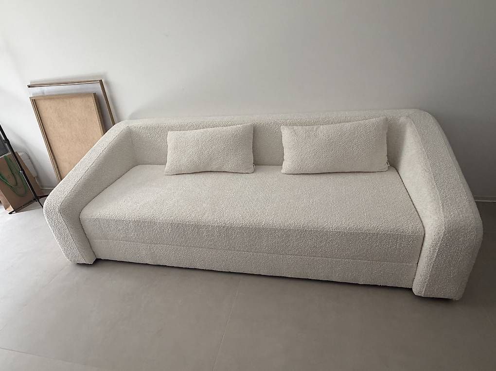 Divani: Neuweriges schlafsofa boucle creme farben – Nuovo e nell'imballaggio originale da Obergerlafingen venduto da sero97