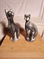 2 grosse, kunstvolle Keramik Katzen im Set