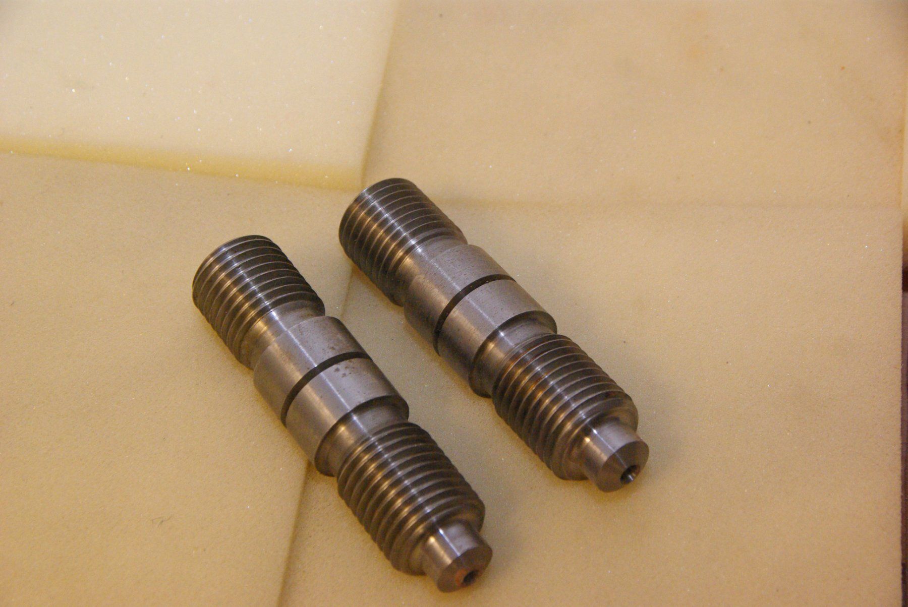 Altro per industria metallurgica: 2x Gewindebolzen, Länge: ca. 115mm – Nuovo (secondo la descrizione) da Herisau venduto da Cevianer1844