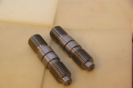 2x Gewindebolzen, Länge: ca. 115mm