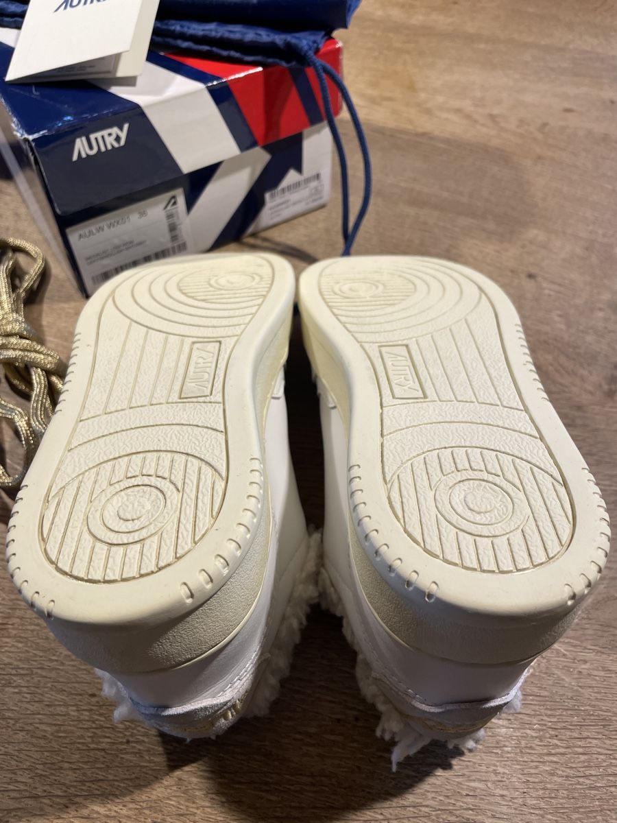 Autry Scarpe da donna: Autry Medalist mit Shearling-Detail – Usato da Kaltacker venduto da meitsche 2
