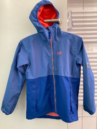 Regenjacke Jack Wolskin Grösse 152. Fast neu!