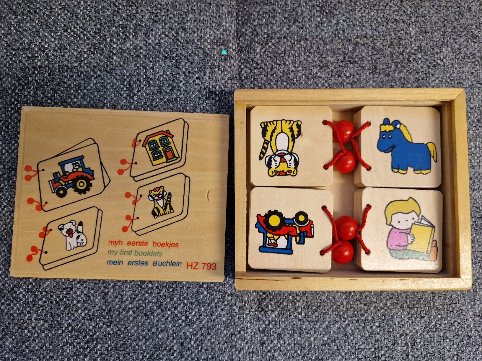 Spielzeuge: Babybüchlein aus Holz – Gebraucht aus Steffisburg von Nydegger1
