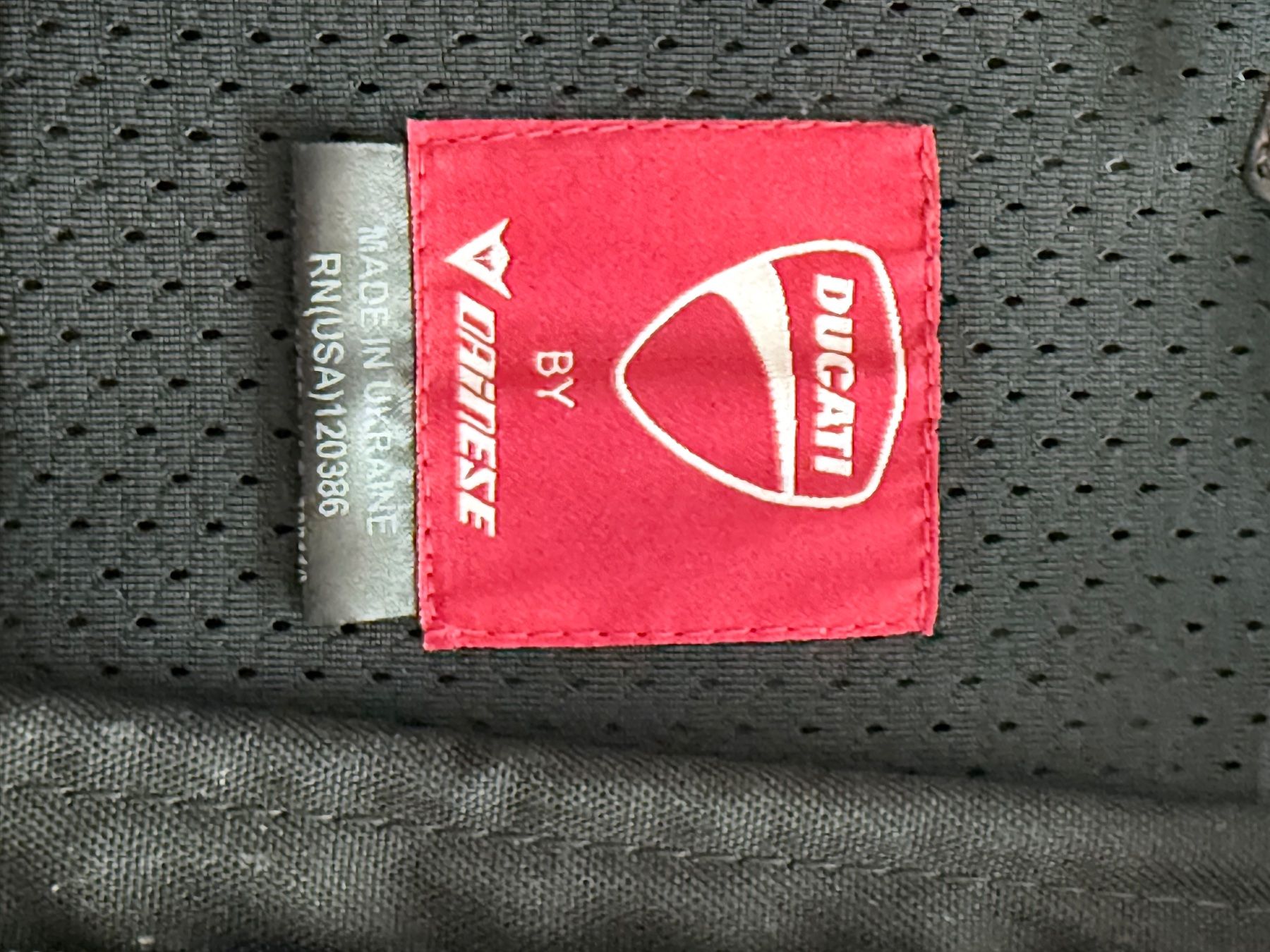 Dainese Giacche: Blouson Cuir DUCATI IOM 78C1 – Usato da Vésenaz venduto da Henri69 5