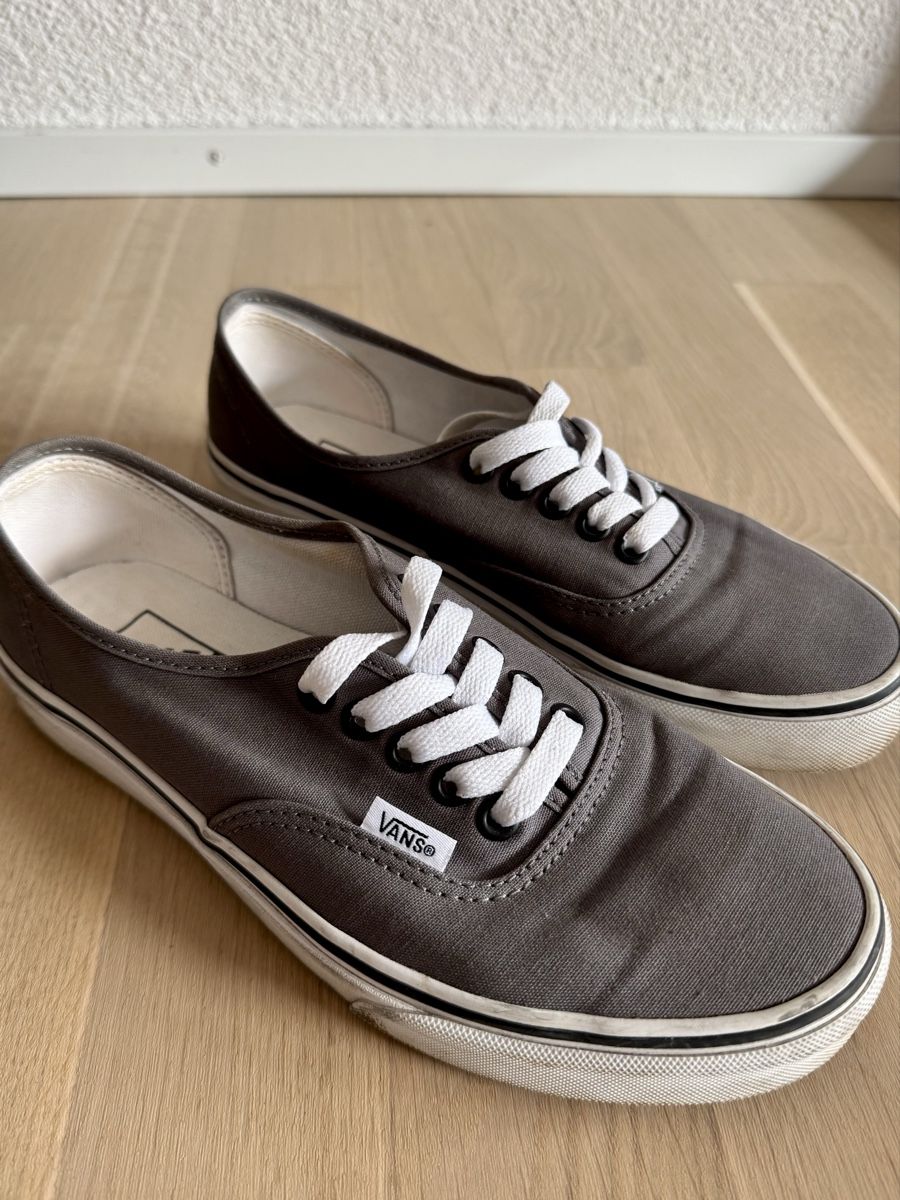 Vans Herrenschuhe: VANS Authentic - 38.5, unisex – Gebraucht aus Zürich von collins9_kate1 1