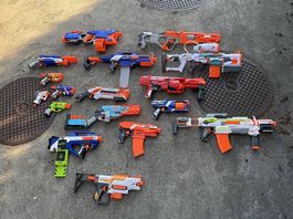 Nerf Blaster Sammlung mit Zubehör/Darts
