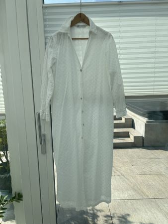 Zara weisses Sommerkleid mit Stickerei Gr. L