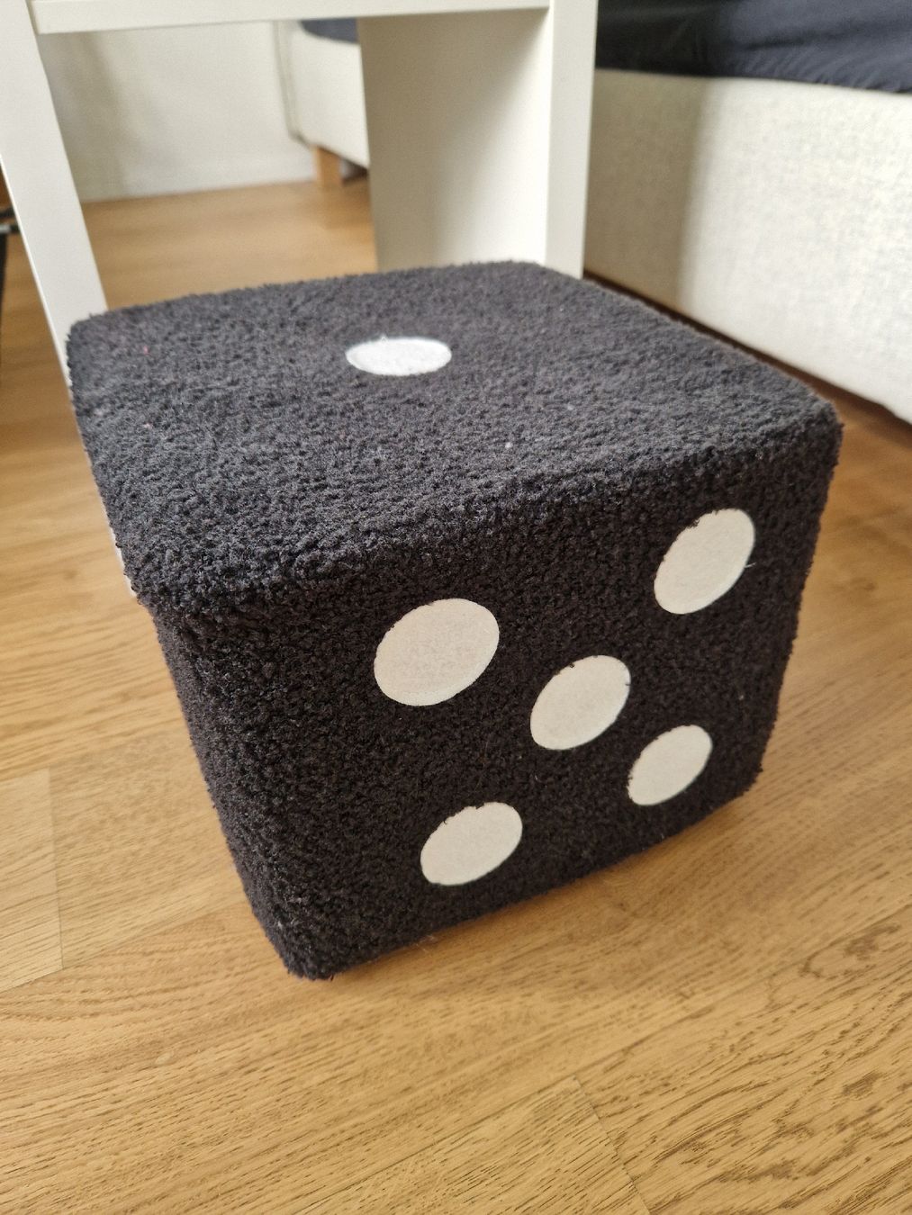 Sgabelli: Sitzhocker Würfel Design 25x25 – Usato da Zürich venduto da zvr_8cw6