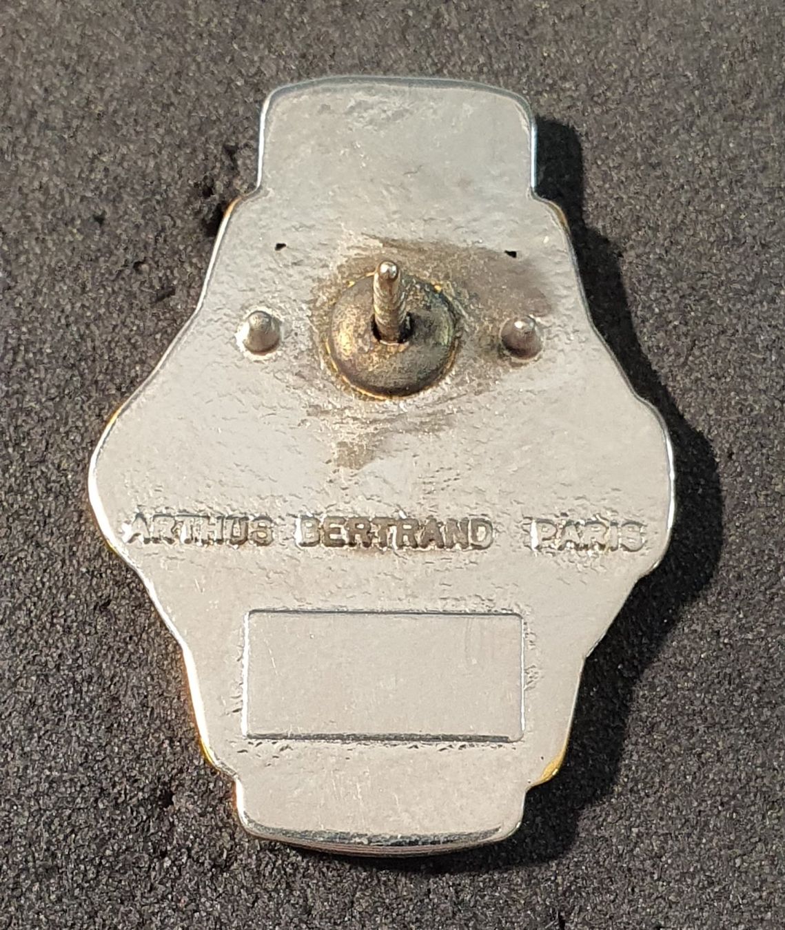 Placchette & Badge: V328 - Pin Uhr Tag Heuer – Usato da Reinach BL venduto da Boston-Verkauf 1