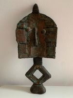 Grosse alte Afrikanische Skulptur aus Holz und Metall