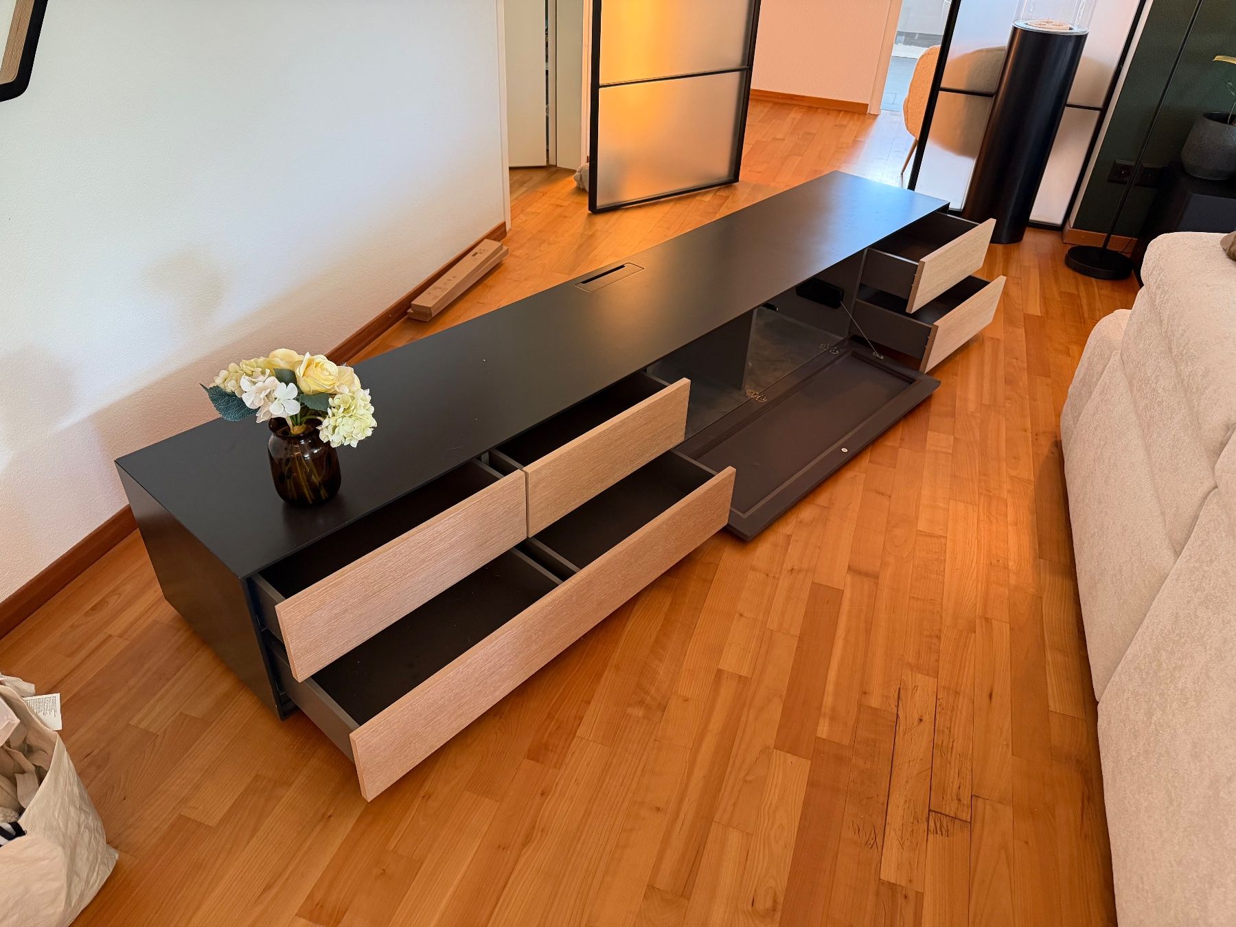 Livique TV Möbel: TV Sideboard – Gebraucht aus Uster von Provozario84 1