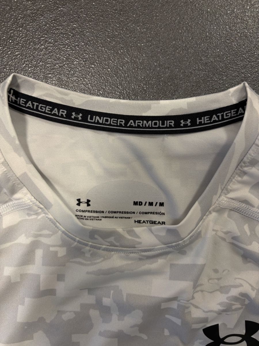 Under Armour T-shirts: Under Armour Camo Compression Shirt M – D'occasion à Rümlang par svent 3