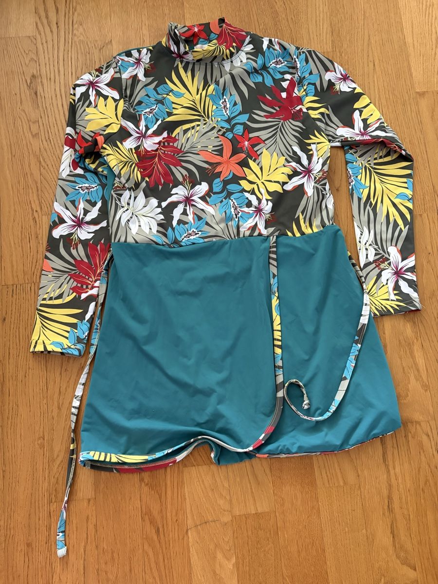 Costumi da bagno & Bikini: Badekleid / Burkini Oberteil - Grösse M – Usato da Beromünster venduto da msklef 4