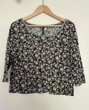 Leichter Pullover mit Blumenmuster von STRADIVARIUS, Gr. M
