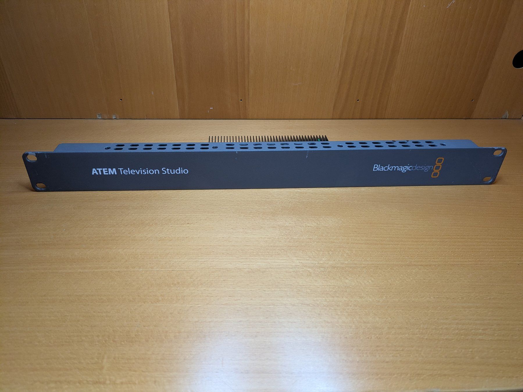 Blackmagic Console di mixaggio: Blackmagic Design ATEM Television Studio – Usato da Neerach venduto da ciegolink