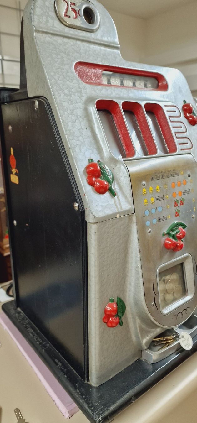 Slot Machine: Mills Cherry slot machine – Usato da Geroldswil venduto da jukeman 1