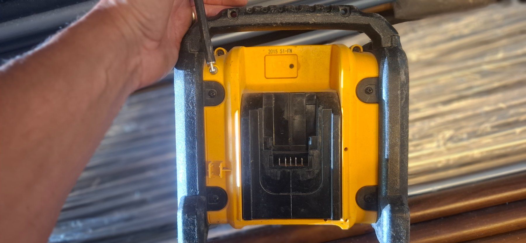 Dewalt Radio: De Walt Baustellenradio – Usato da Rorbas venduto da Fugsuzo 3