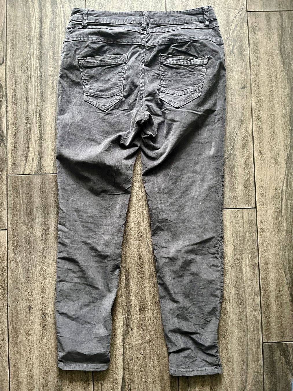 Hosen: Enge samtige Hose – Gebraucht aus Strengelbach von Lucaernest 2